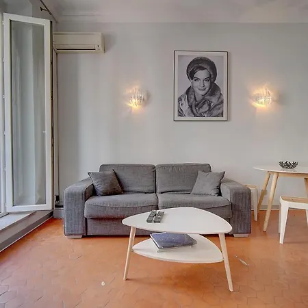 Apartment Centre